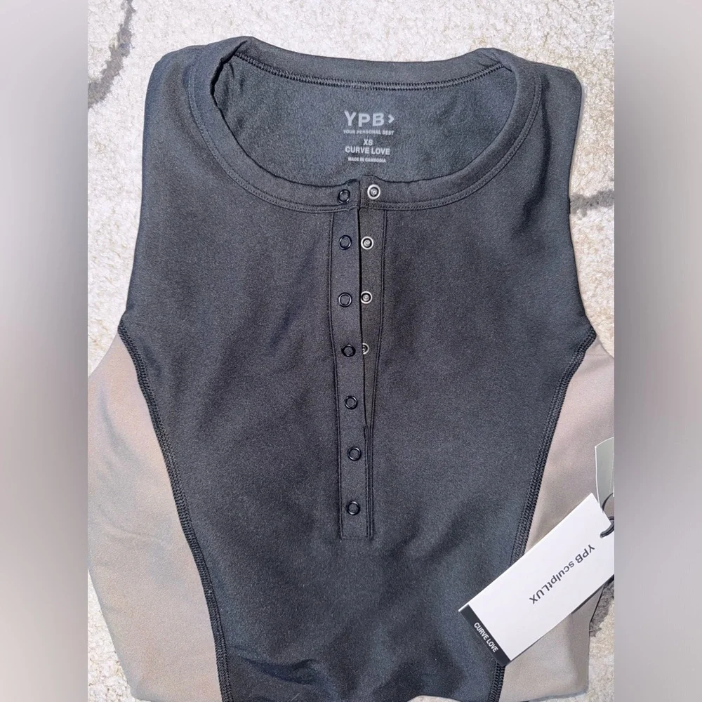 Abercrombie & Fitch YPB sculptLUX Plunge Henley Slim Tank - Picture 3 of 5